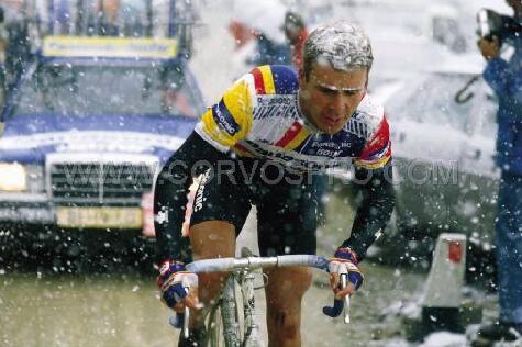 Erik Breukink op de gavia in de sneeuw