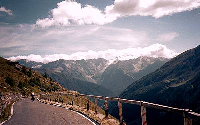 gavia met wereld uitzicht en vangrail